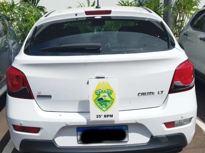 Polícia Militar recupera veículo furtado e prende homem por receptação em Umuarama