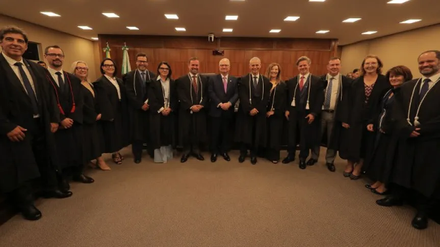 Primeira vice-presidente da Alep prestigia posse da nova cúpula do TRE-PR