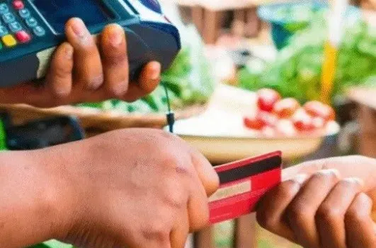 TCE-PR proíbe pagamento simultâneo de diária e auxílio-alimentação