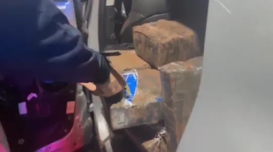 PRF apreende meia tonelada de maconha após perseguição no Noroeste do Estado