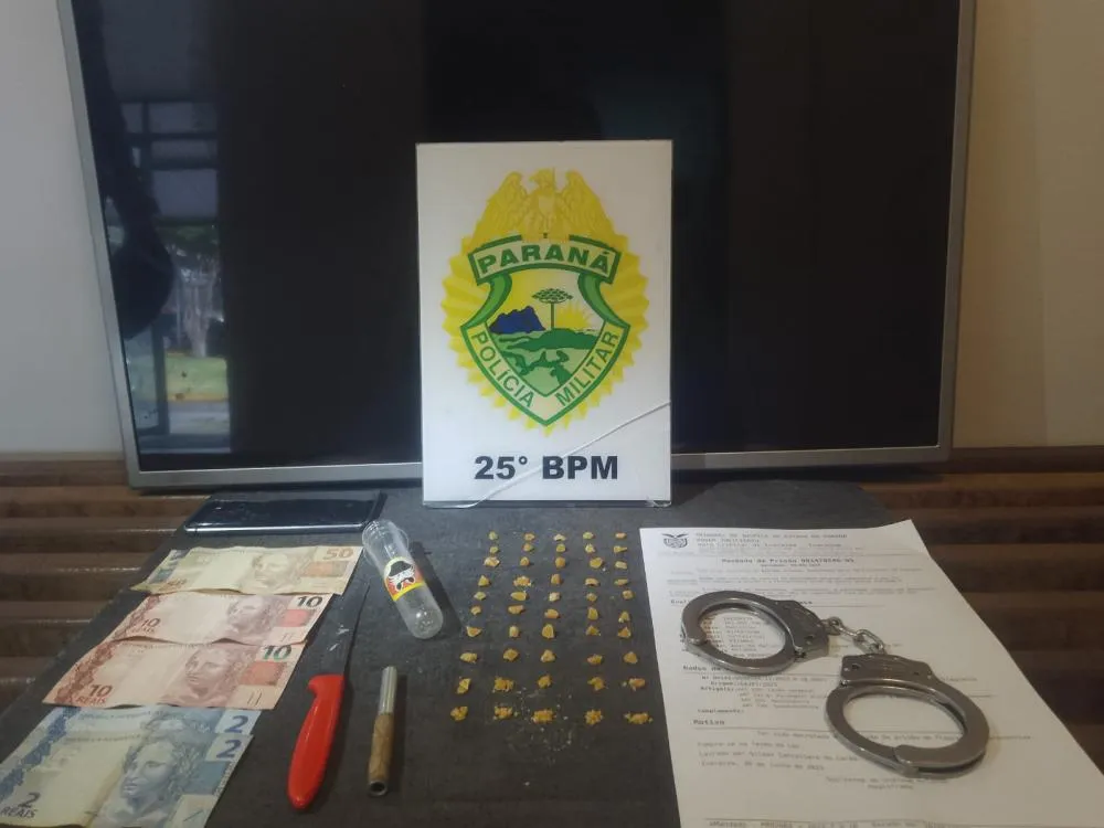 Dupla é presa com crack e objeto suspeito de receptação em Umuarama