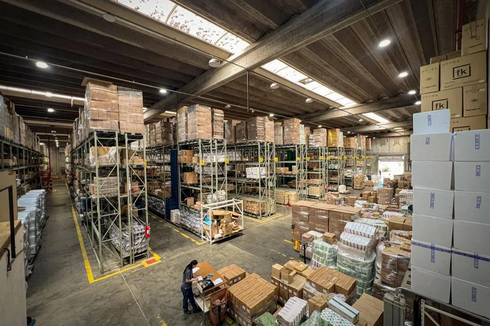 Estado já distribuiu mais de 6 milhões de insumos em 2026 para as 22 Regionais de Saúde