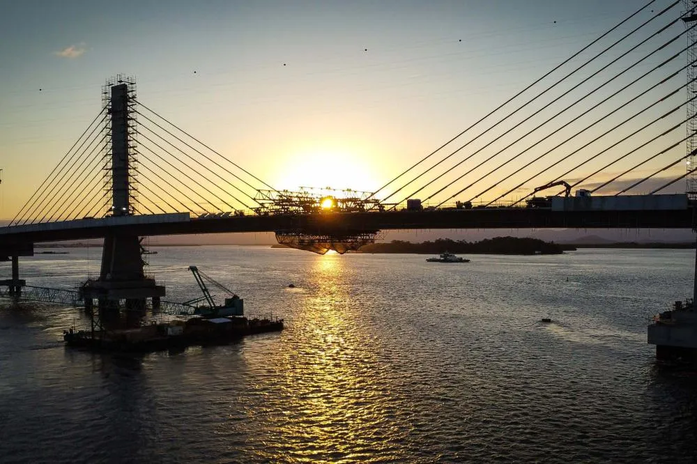 45 mil metros cúbicos de concreto e 5,5 mil toneladas de aço: Ponte de Guaratuba revoluciona a baía