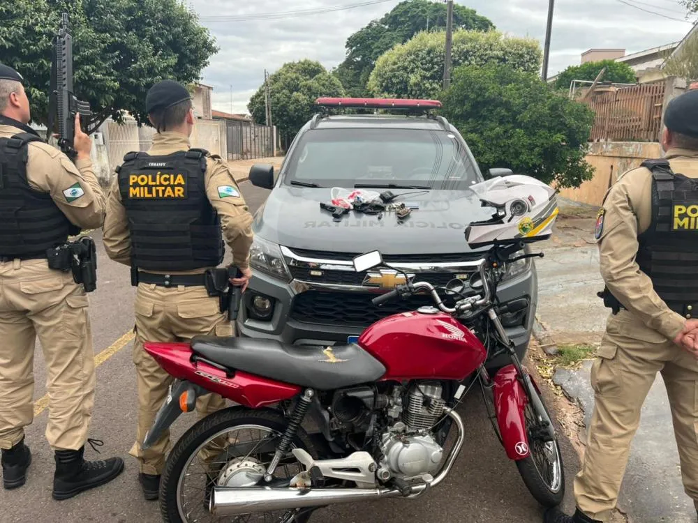 PM apreende adolescentes com droga, arma e moto irregular em Umuarama