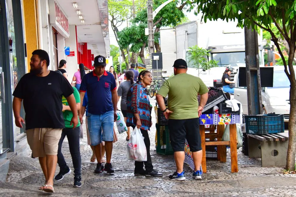 MPPR recomenda à Prefeitura orientar comércio sobre uso de calçadas