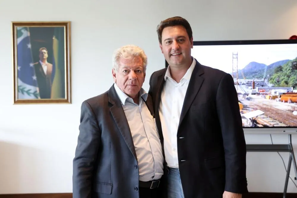 Ratinho Junior faz a entrega de máquinas em Umuarama, na abertura da Expo 2026