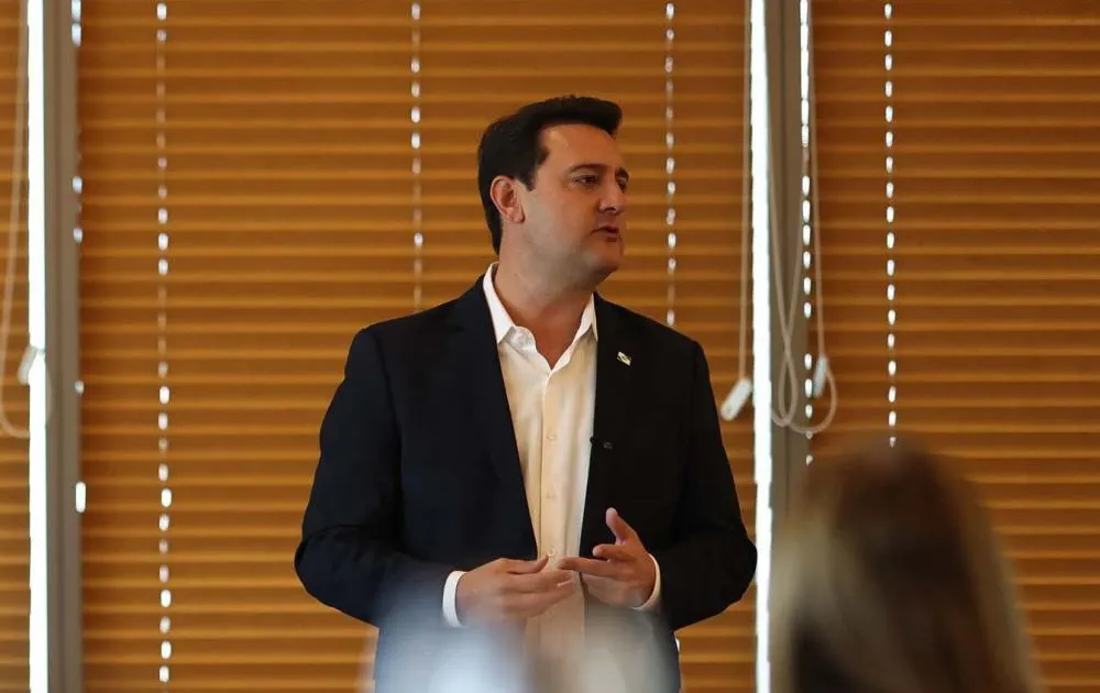 Racha político redesenha disputa no Paraná e pressiona decisões de Ratinho Junior