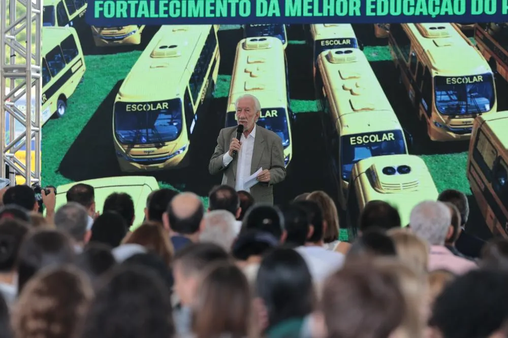 Governo do Estado inicia a entrega de 687 ônibus escolares para 340 municípios