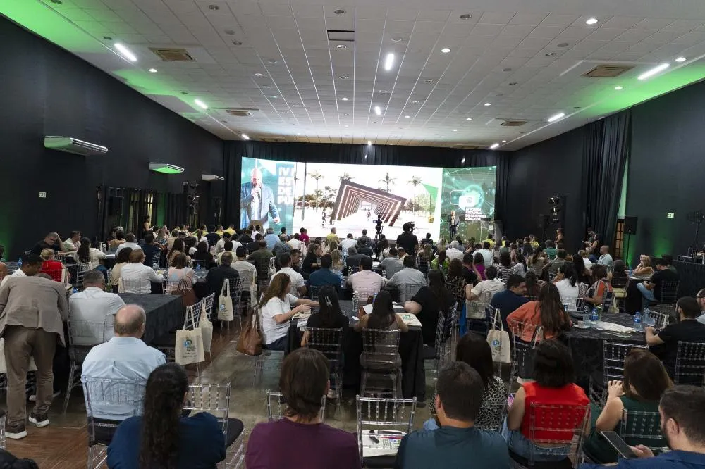 Fórum de gestores públicos reúne mais de 230 prefeitos e lideranças em Maringá