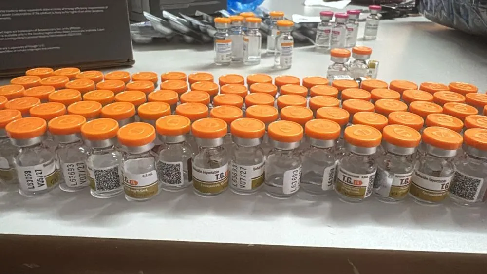 PR-323: abordagem policial apreende emagrecedores, eletrônicos e cigarros ilegais