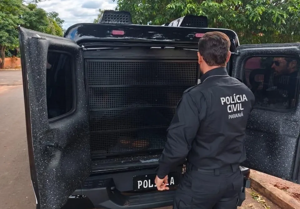 Autor de ofensas, agressões, chutes e mordidas na esposa, volta a procurar vítima e acaba preso 