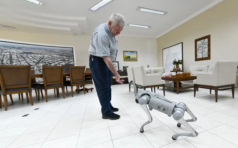 ‘Cachorro-robô’ fortalece ensino e inovação tecnológica no Technopark, em Umuarama
