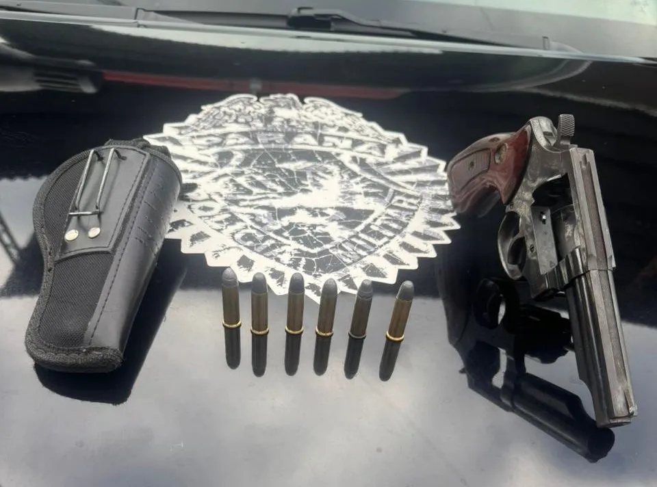 Homem é preso com revólver carregado durante patrulhamento da PM em Umuarama