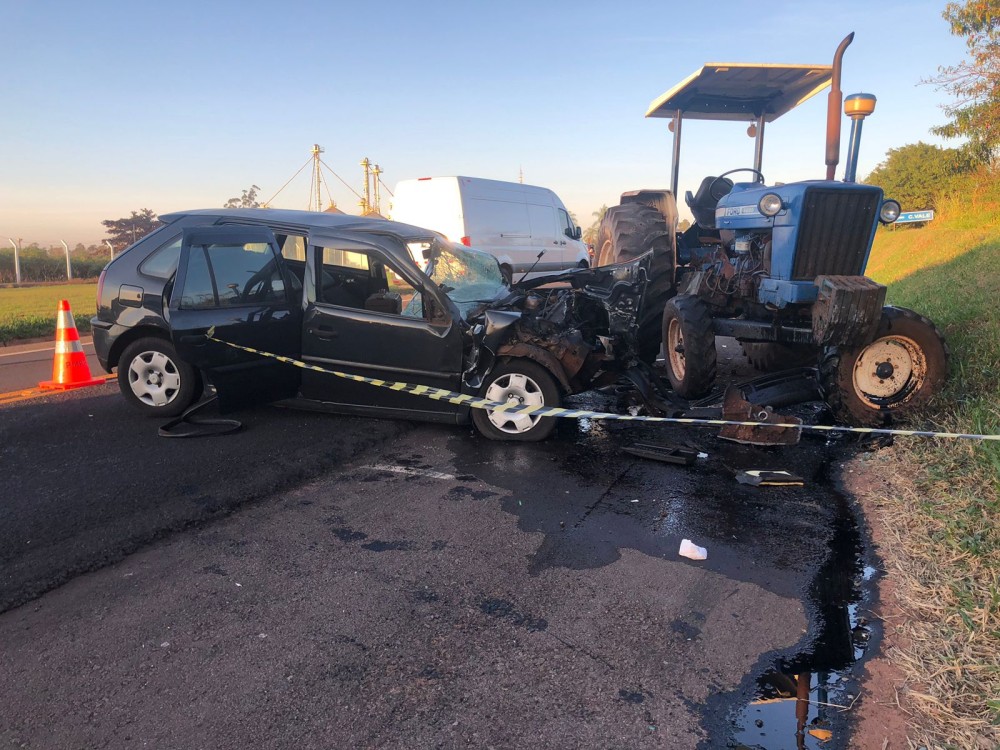 Mulher que voltava para Iporã morre após colisão contra trator na PR-323
