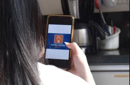 Pix se torna principal forma de pagamento da conta de luz dos paranaenses