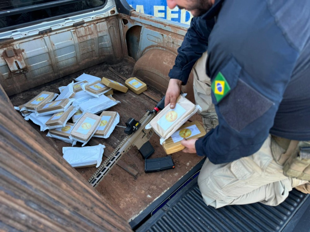 PRF apreende fuzil e 25 kg de pasta base de cocaína em Alto Paraíso