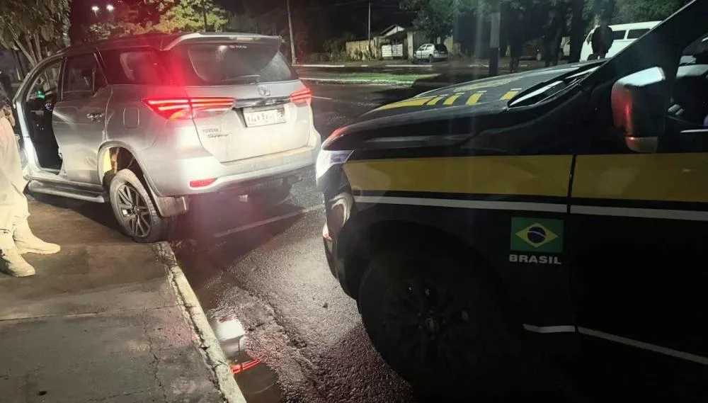 Fuga cinematográfica termina com prisão de suspeito e recuperação de Hilux furtada de Umuarama rumo ao Paraguai