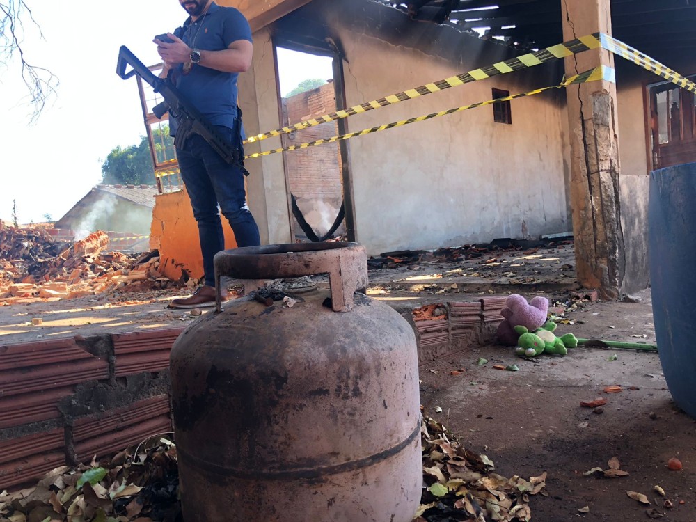 Homem invadiu e ateou fogo na casa da ex companheira em Cruzeiro do Oeste