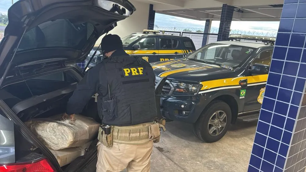 PRF apreende mais de 1,1 ton de drogas em menos de 24 horas na região de fronteira do Paraná