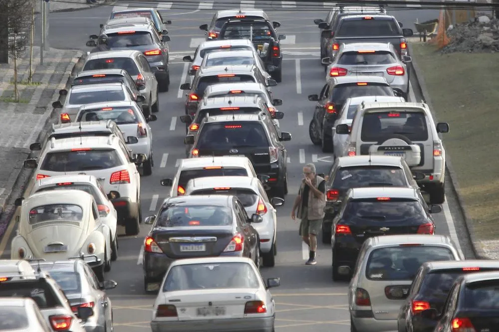 Com IPVA mais barato, número de motoristas que quitaram tributo cresce 12% no Paraná