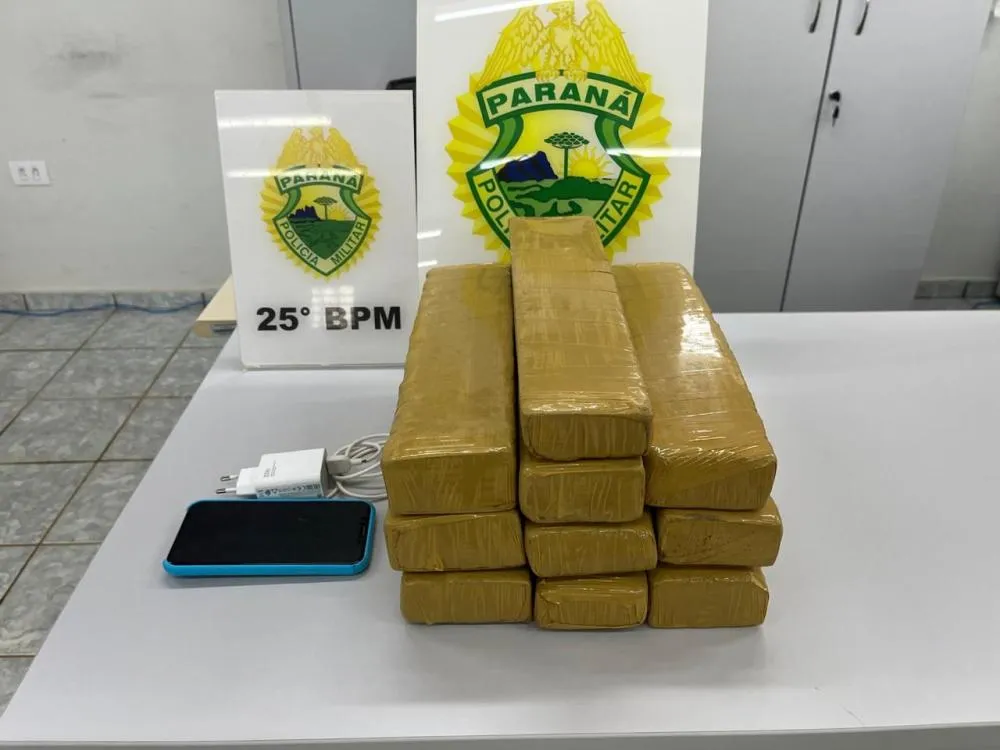Polícia Militar apreende 10 quilos de maconha e prende jovem em flagrante em Ivaté