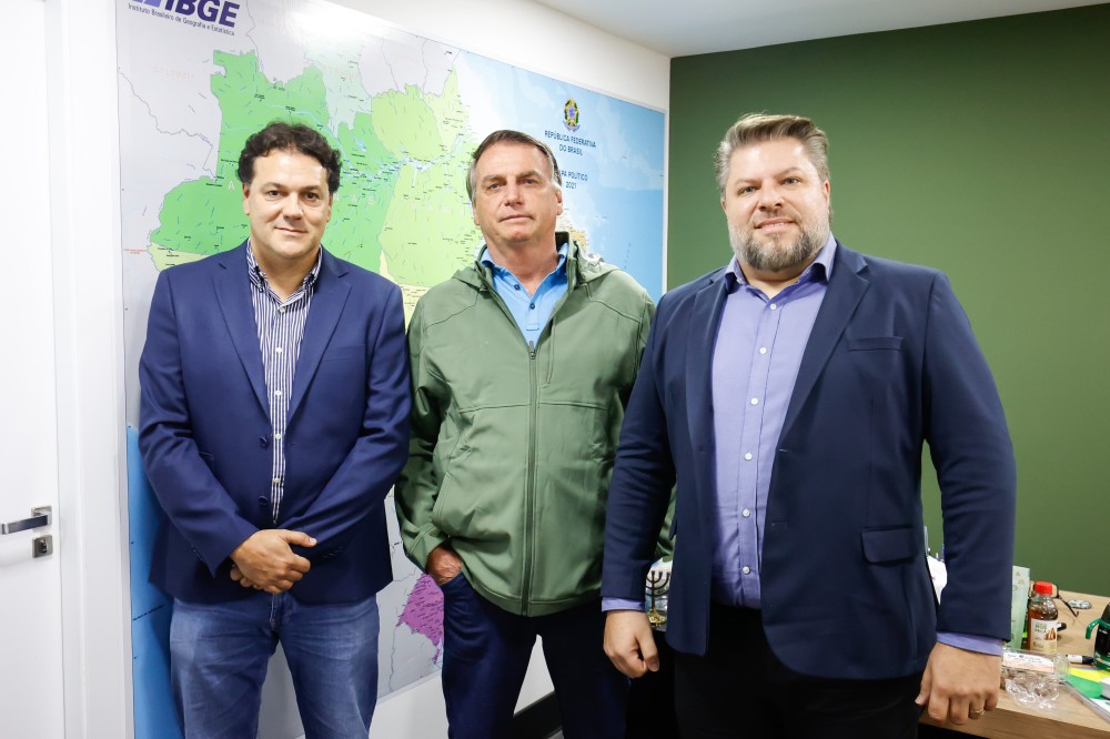 Marcelo Nelli e Adriano Zago traçam estratégias com Bolsonaro para visita à Umuarama