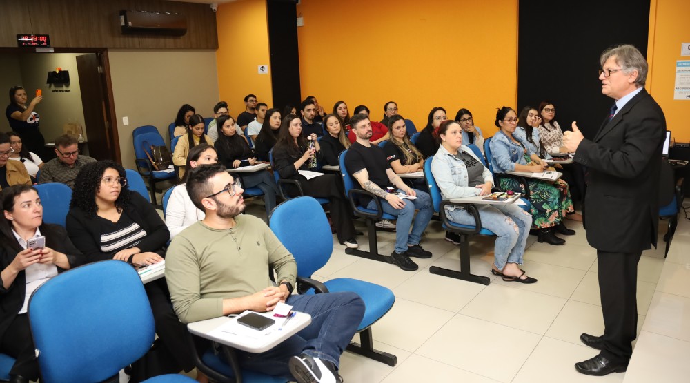Braz Vendramini compartilha conhecimento em mais um curso na Aciu