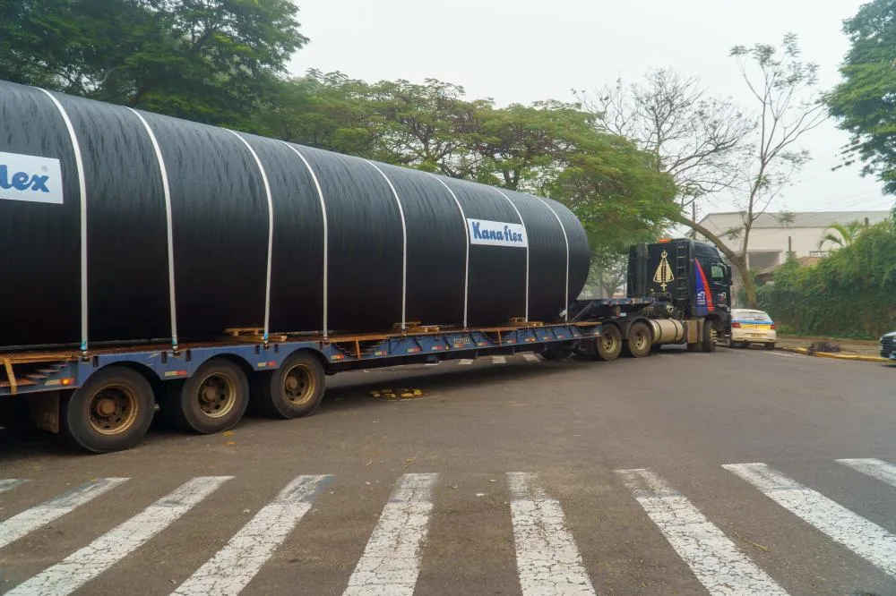 Megaobra de drenagem pluvial no centro de Umuarama começa a receber tubos ‘gigantes’