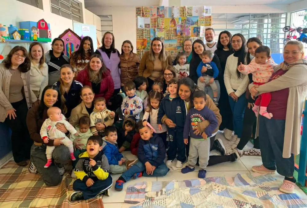 CMEI homenageia escritora Ângela Russi e celebra legado da Biblioteca Itinerante