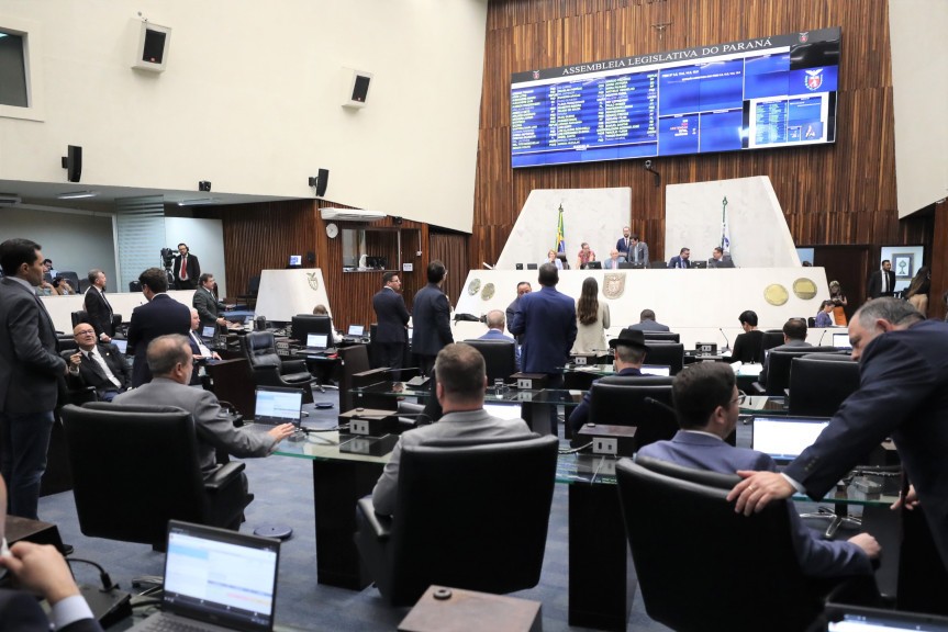 Deputados discutem fornecimento grátis de medicamentos para pessoas com TEA e TDAH