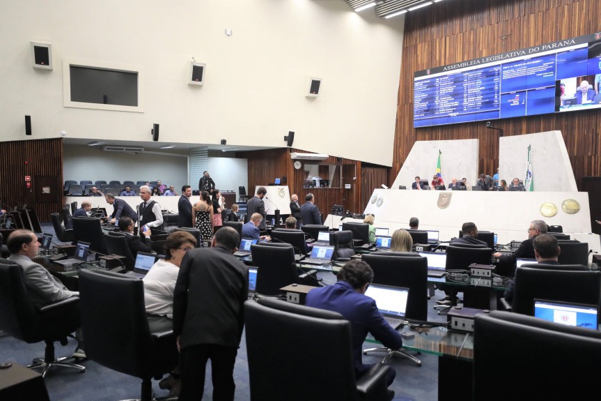 Na votação da LDO, emendas beneficiam igrejas e combate à violência contra a mulher