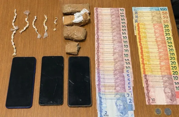 Operação da ROCAM apreende entorpecentes e leva menores à delegacia em Umuarama