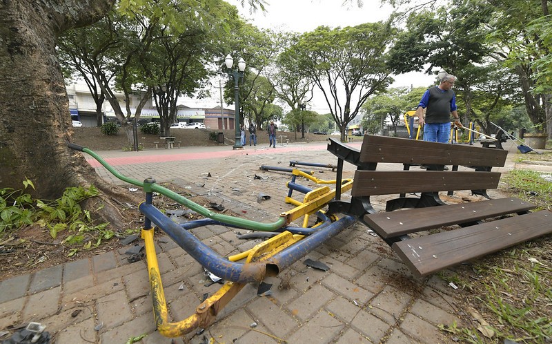 Danos causados por acidente na praça Sete de Setembro serão ressarcidos ao município