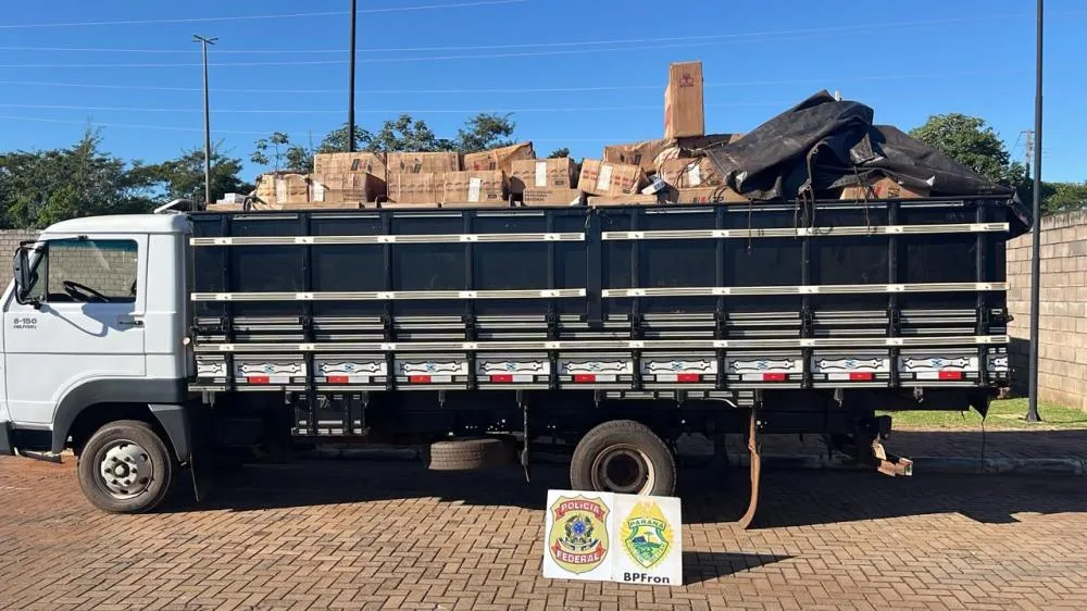 Operação conjunta apreende caminhão com 400 caixas de cigarros contrabandeados no Oeste do Paraná