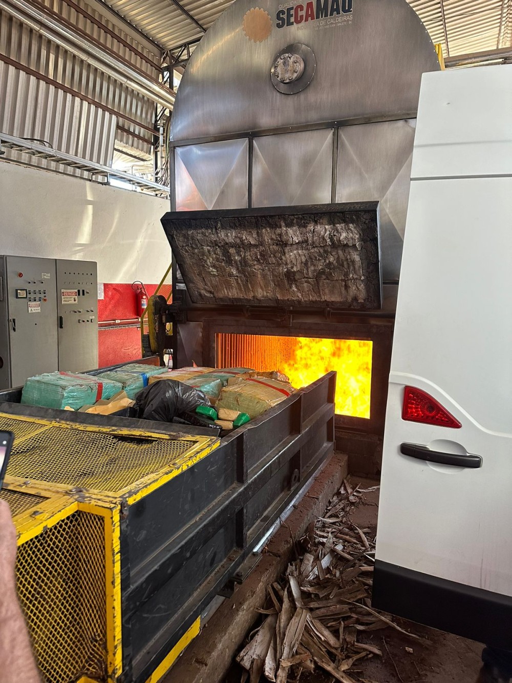 Polícia Civil de Cruzeiro do Oeste destrói quase duas toneladas de drogas