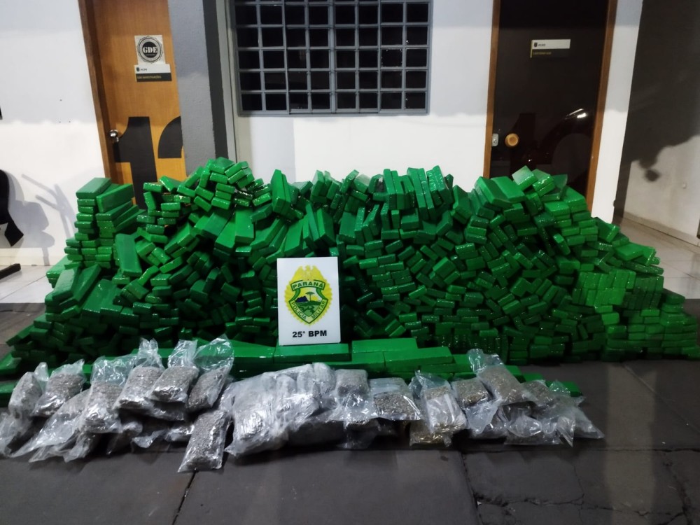 PM persegue veículo roubado e apreende 1,3 tonelada de maconha em Douradina