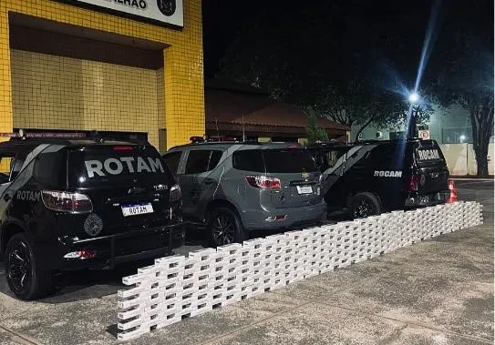 Operação da PM em Umuarama retira carga de cigarros ilegais de circulação