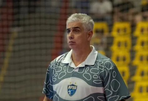 Paulinho Gambier recebe alta e já volta a comandar o Umuarama Futsal à distância