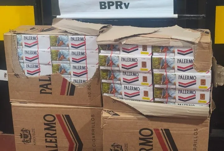 Polícia Rodoviária apreende carga de cigarros ilegais durante fiscalização em Cidade Gaúcha