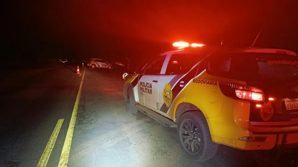 Colisão entre viatura da PM e carro deixa três feridos na PRC-158, em Tamboara