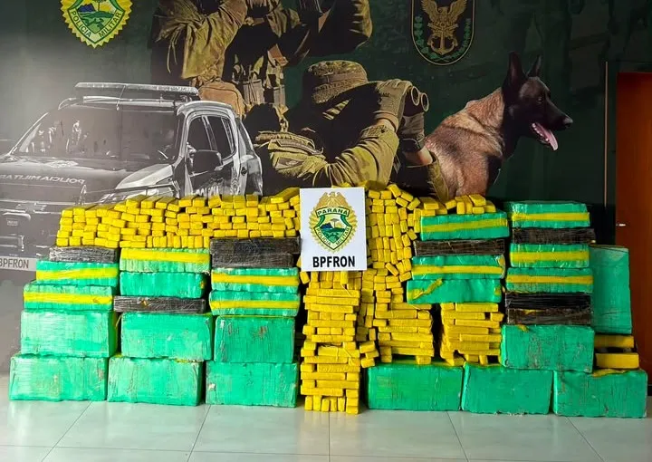 Mudança brusca de rota leva BPFron a apreender 832 quilos de maconha em Umuarama