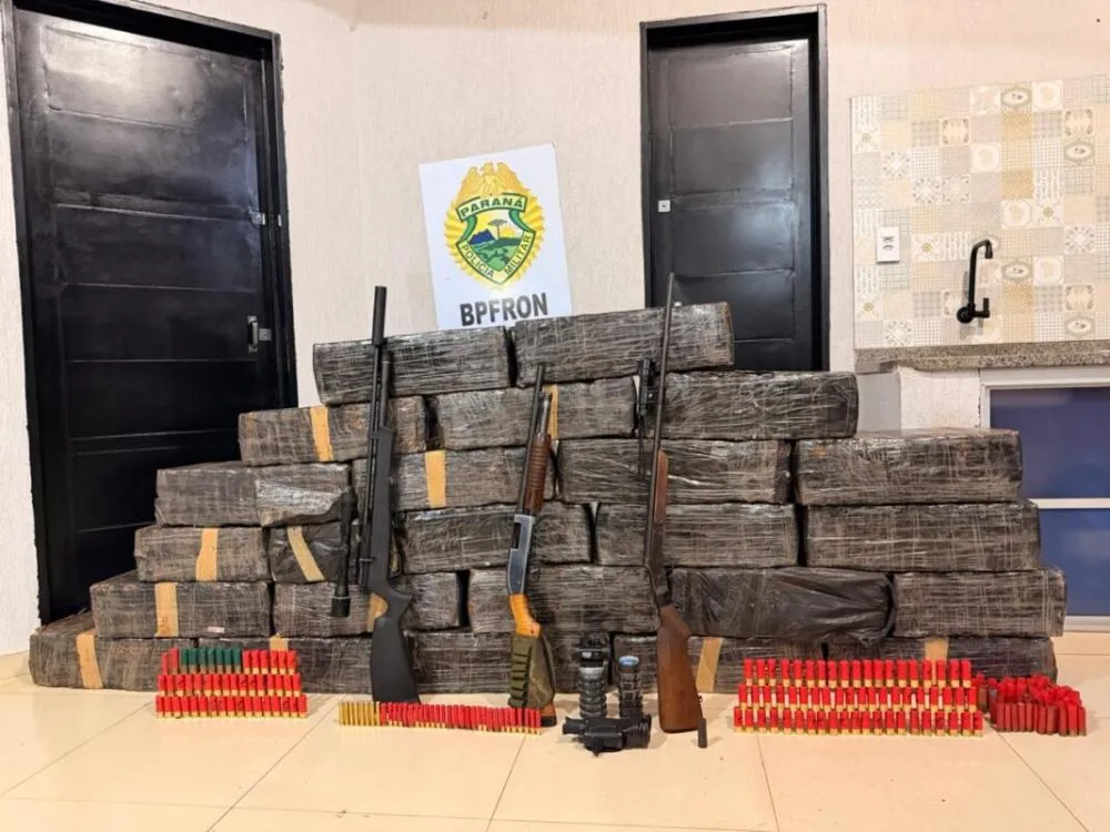 BPFRON apreende 461 kg de maconha e armas em propriedade rural de Francisco Alves
