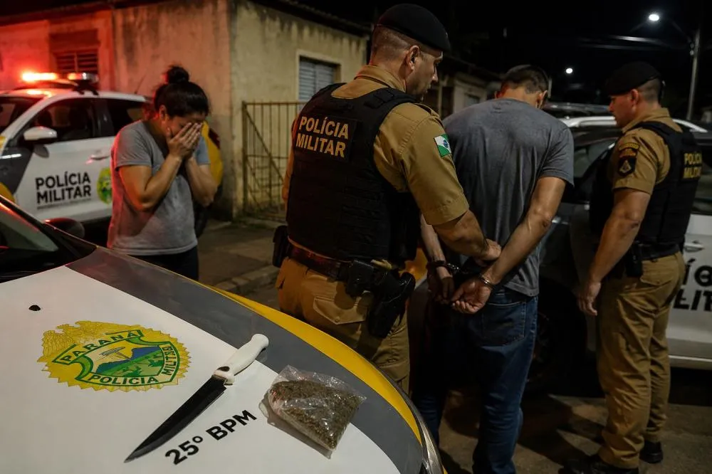 Ameaças contra a mãe levam filho à prisão e PM ainda encontra maconha em Pérola