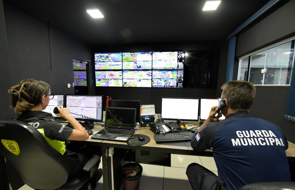 Câmeras da Guarda Municipal vão monitorar quem joga lixo nos canteiros e calçadas