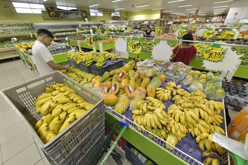 Cesta básica mantém o mesmo preço nos supermercados de Umuarama