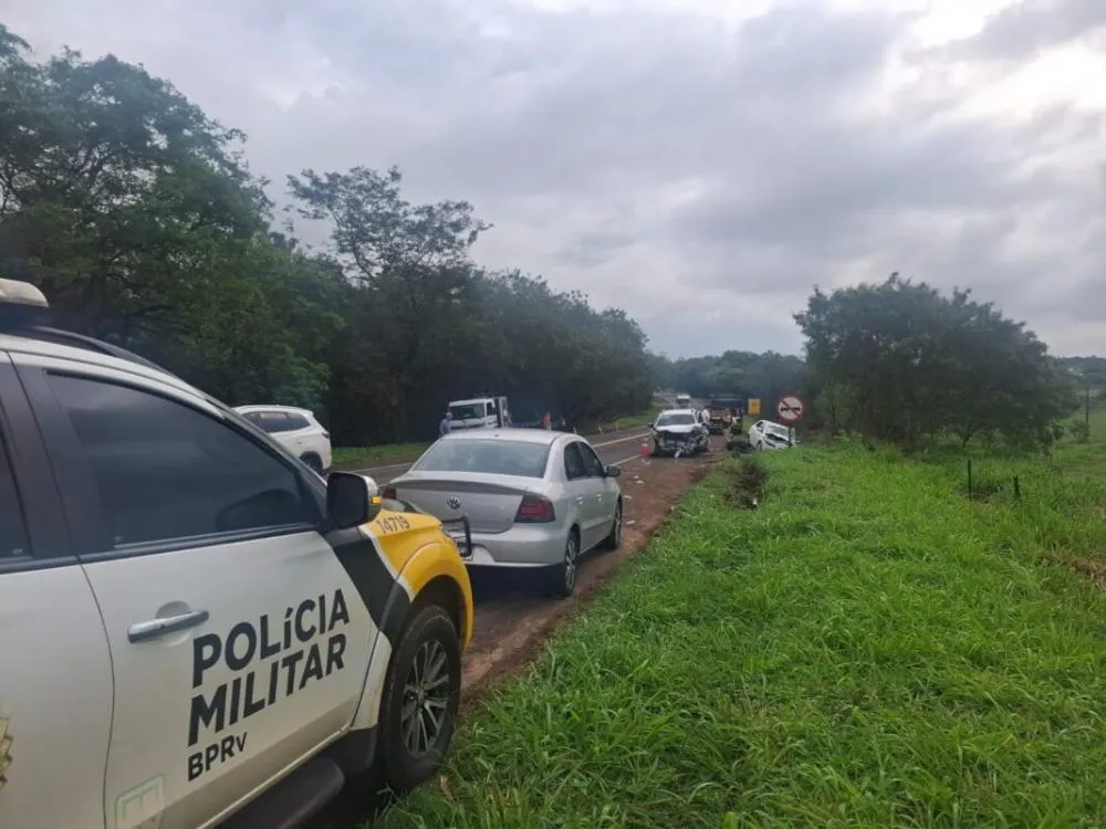 Colisão entre três veículos deixa sete feridos na PR-323, em Cruzeiro do Oeste