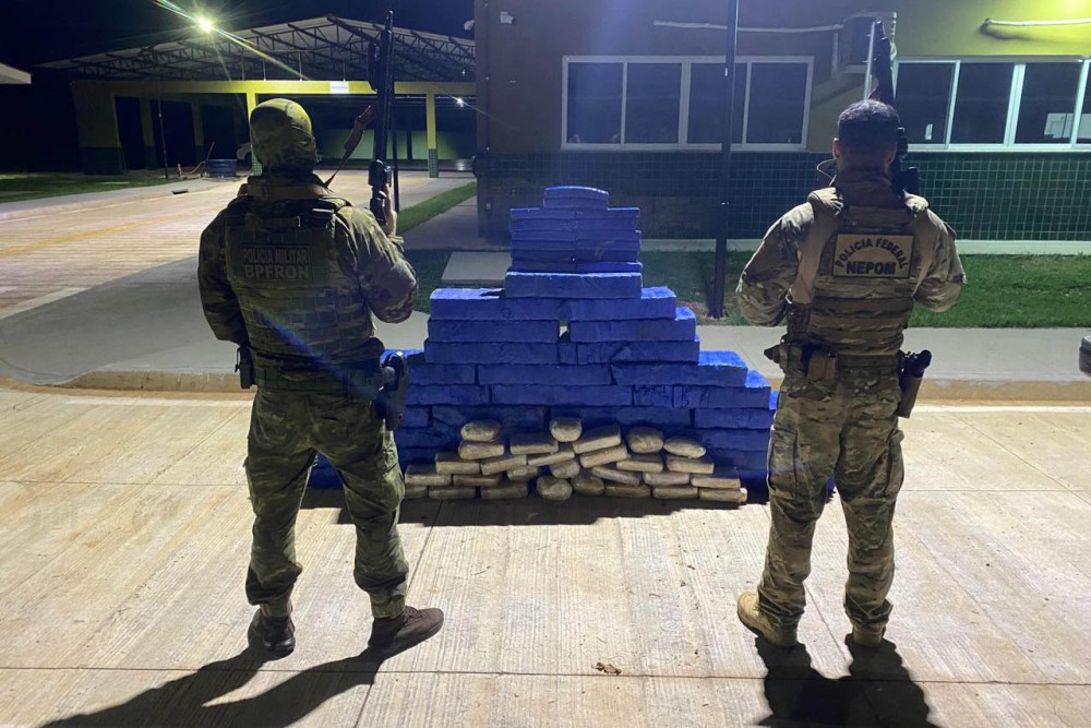 PM e PF apreendem 500 quilos de maconha escondidos em uma mata de Guaíra