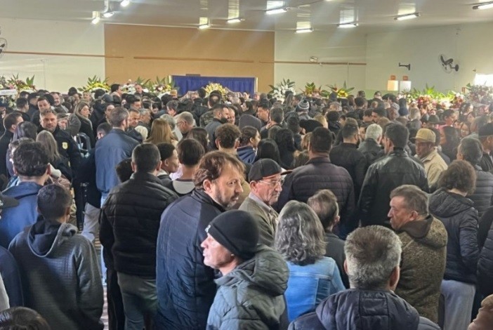 Casal que morreu no acidente com avião da Voepass é sepultado em Moreira Sales