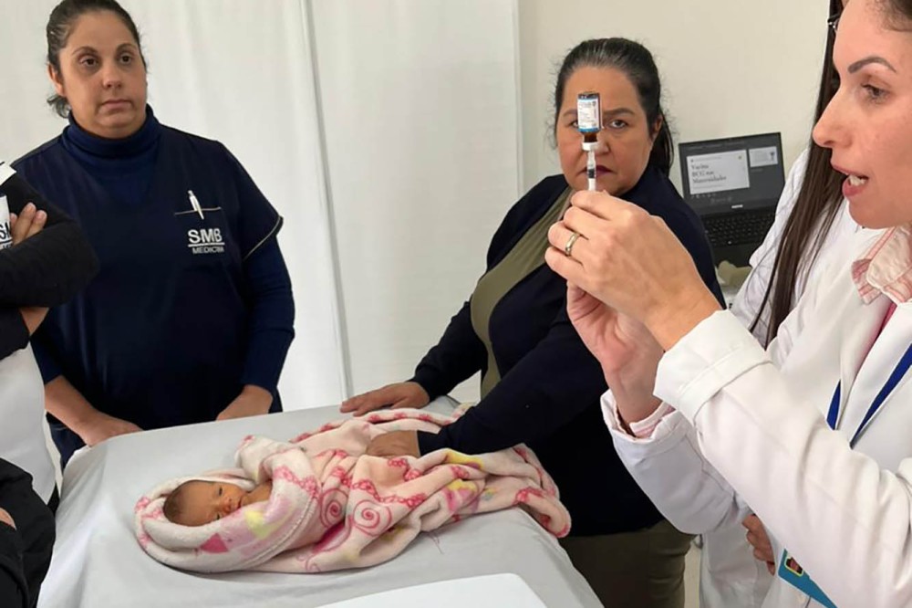 Hospital de Umuarama capacitado para aplicar vacina BCG em bebês na maternidade