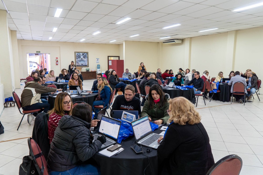 Educação capacita pedagogos para aplicação de IA no ensino da matemática
